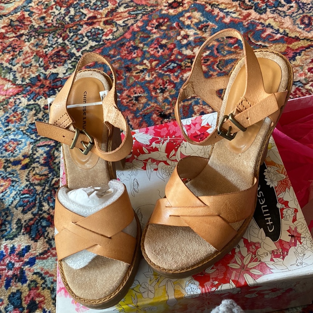 Chinese Laundry Massive Tan Veg Leather Sandals - Picture 3 of 6